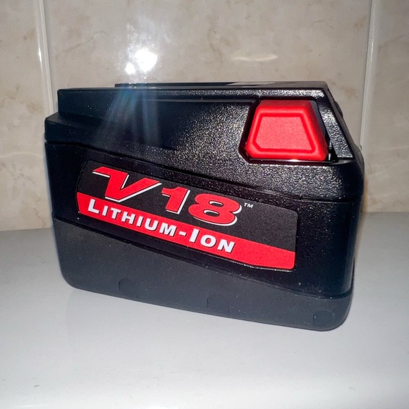 Milwaukee Other - ❌SOLD❌ Milwaukee V18 Lithium-Ion Battery Charger (48-11-1830)